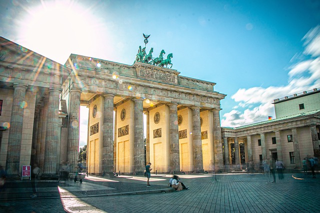 Pixabay | ID: 4468902 | Tags: berlin, brandenburger tor, sonne, architektur, gebäude, stadt, natur, himmel, reisen, wahrzeichen | User: waldmar | URL: https://pixabay.com/de/photos/berlin-brandenburger-tor-sonne-4468902/