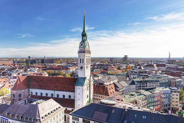 Pixabay | ID: 2863539 | Tags: münchen, frauenkirche, bayern, landeshauptstadt, kirche, türme, wahrzeichen, rathaus, dom, marienplatz, architektur, panorama, zwiebeltürme, münchen von oben, aussichtspunkt, bauwerk, turm, rathausturm, alter peter, münchen, münchen, münchen, münchen, münchen | User: designerpoint | URL: https://pixabay.com/de/photos/m%C3%BCnchen-frauenkirche-bayern-2863539/
