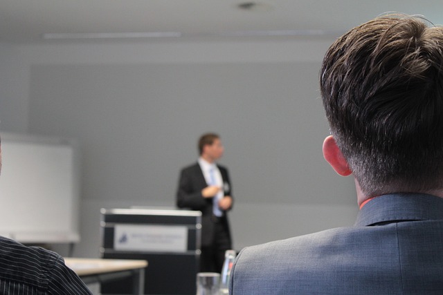 ID: 852833 | Tags: event, veranstaltung, dialog | User: kherrmann Pixabay: https://pixabay.com/de/photos/event-veranstaltung-dialog-vortrag-852833/